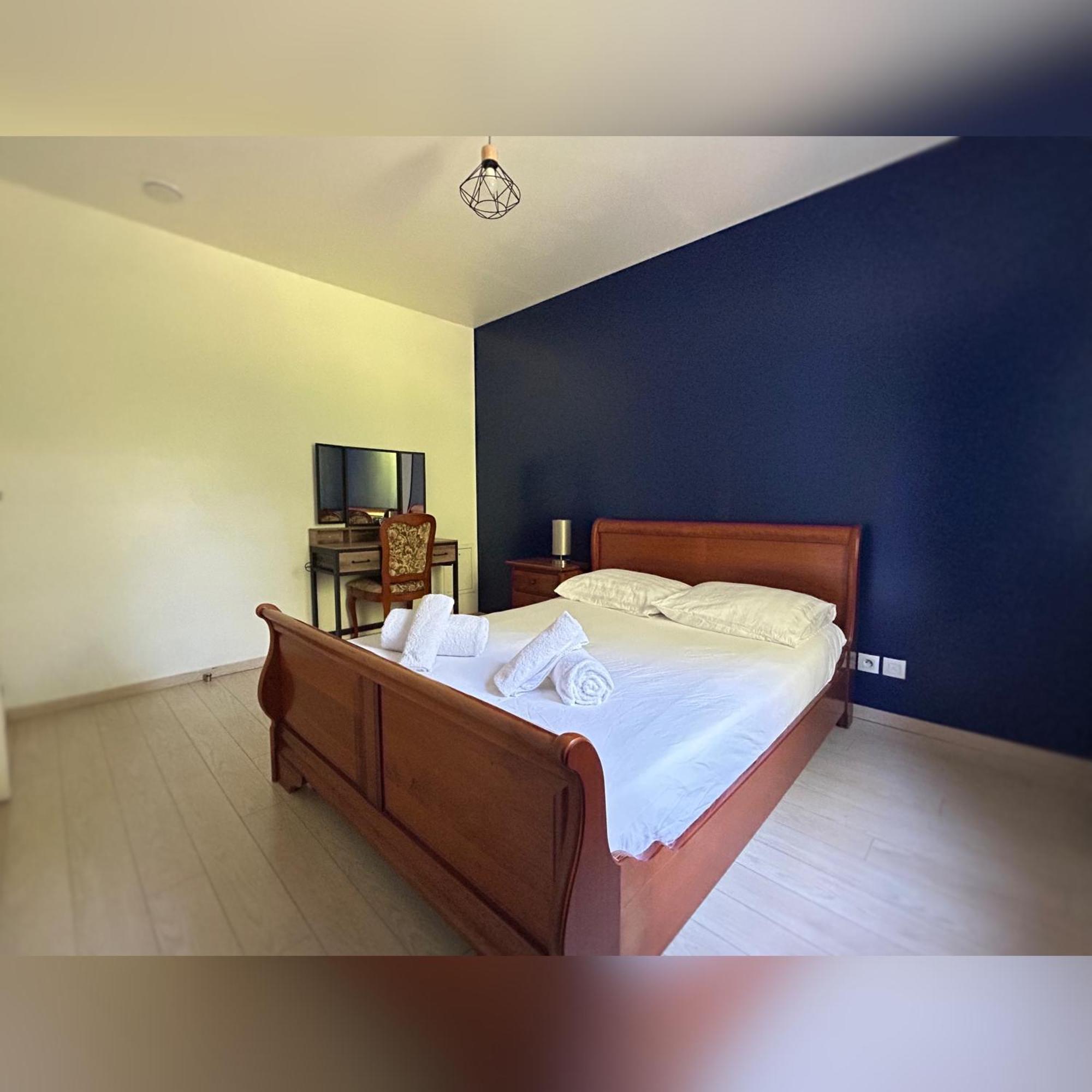 Le Duplex Chessy - 15Min From Disneyland - 2 Private Parkings - Garden - Kingsize & Queensize Bed - Supermarket Behind The House Exterior foto